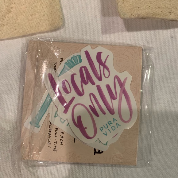 8 piece Pura Vida bundle - Picture 9 of 10